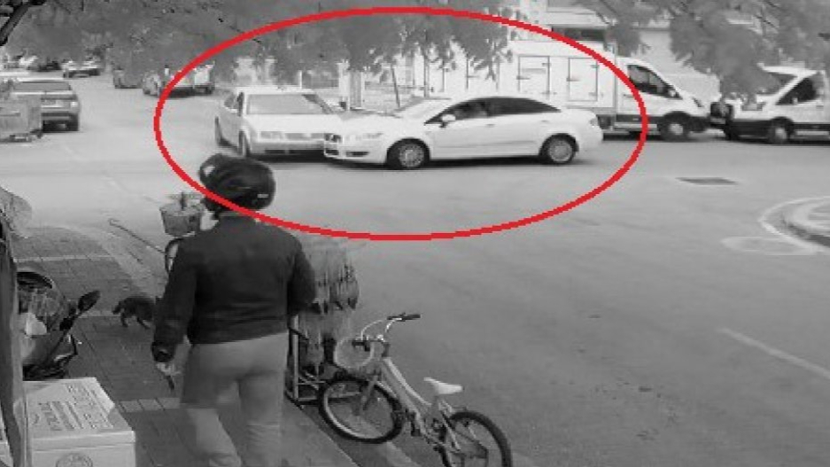 Antalya'da ’Dur’ tabelasını kapatan kamyonet kazaya neden oldu