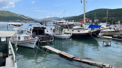 Tekneler kaldırıldı, deniz dibinden 40 ton atık çıktı