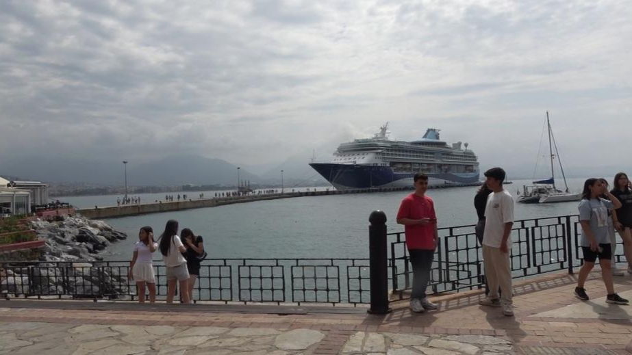 Bin 795 yolcu ve 729 mürettebatı bulunan kruvaziyer Alanya Limanı’na demir attı
