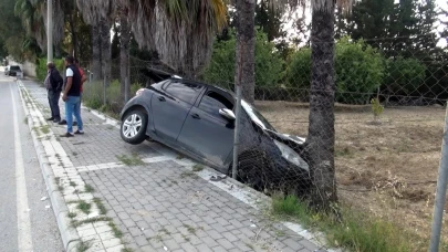 Otomobil ağaca çarptı: 2 yaralı