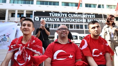 Temsili askerlik yapacak engelli bireylere davullu-zurnalı uğurlama