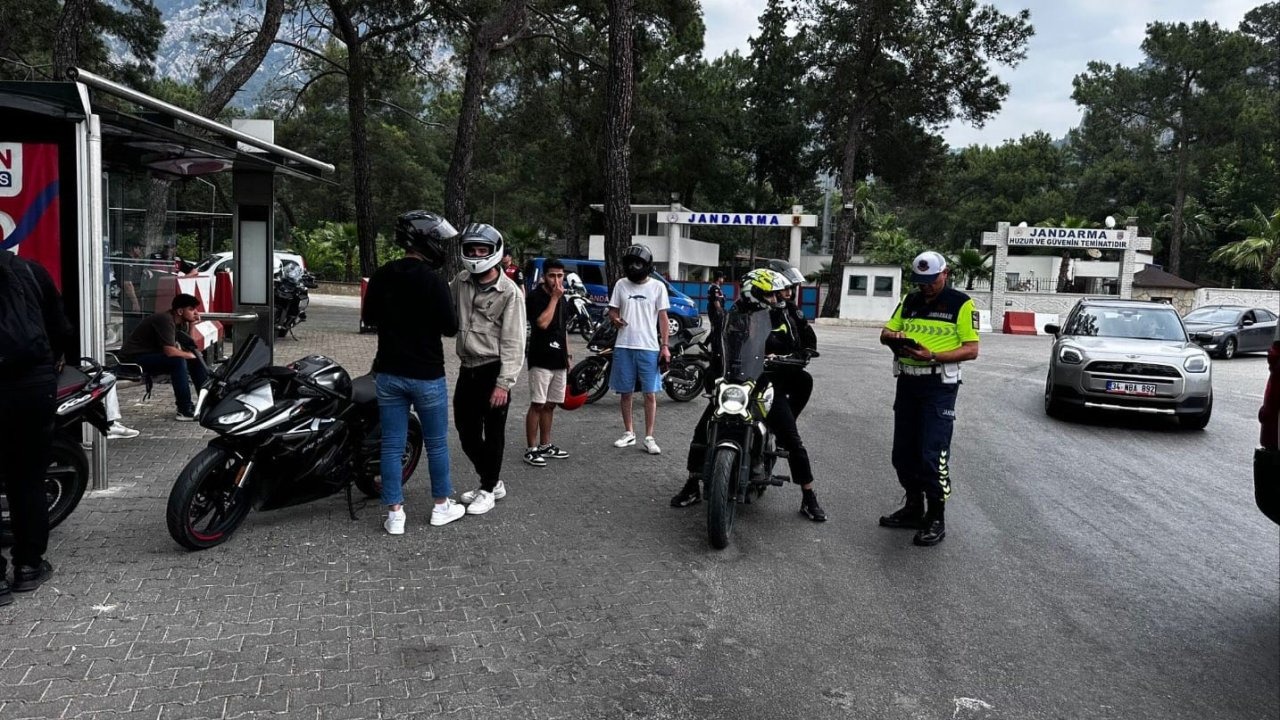 Antalya'da motosiklet denetimi; 3 milyon 450 bin lira ceza
