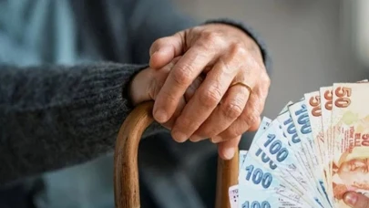 "Bayram İkramiyesi Yetersiz Kalıyor: Uzmanlar 'Kalıcı Maaş Artışı' Çağrısı Yapıyor"