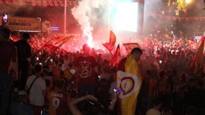 Antalya'da Galatasaray'ın şampiyonluğu coşkuyla kutlandı