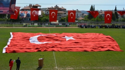 Korkuteli'de 19 Mayıs bayrak gösterisi ve yarışmalarla kutlandı