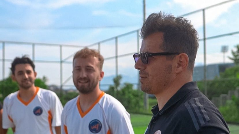 Emre Belözoğlu’ndan AÜ öğrencilerine sürpriz
