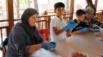 Nineler torunlarıyla çorba yaptı