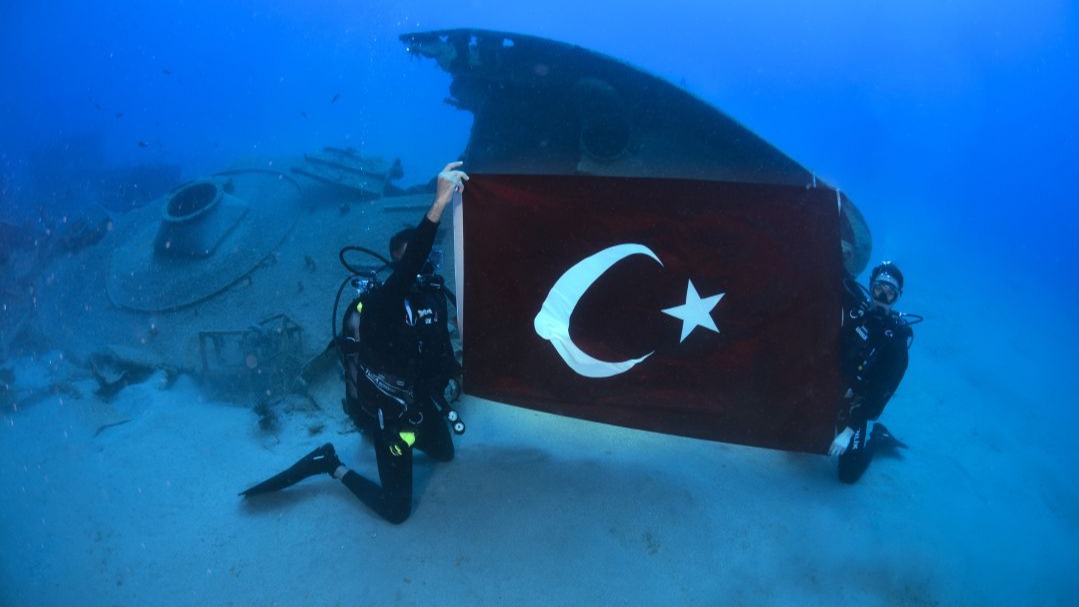 18 yıl önce batırılan sahil güvenlik botuna 'anı dalışı'