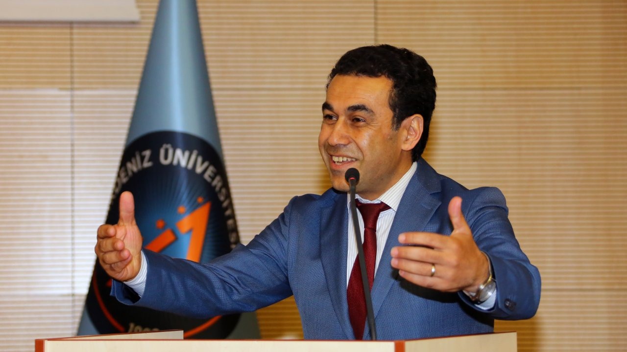 Eski dekanın hak edilmemiş profesörlüğü iptal edildi, onay için YÖK'e gönderildi