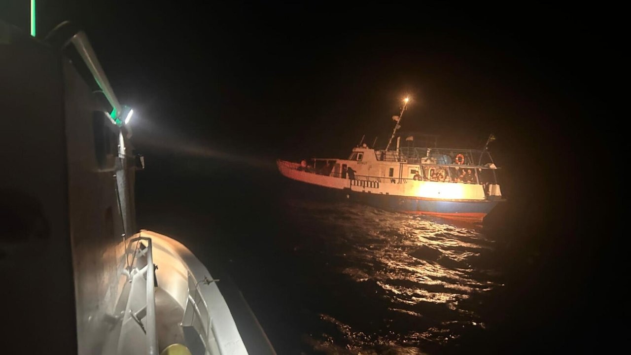 93 kaçak göçmen ile 3 organizatör yakalandı
