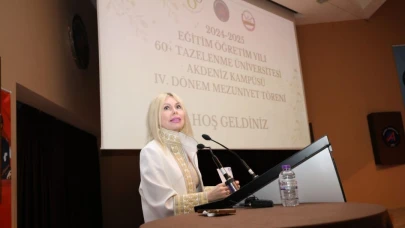 Tazelenme Üniversitesinde mezuniyet sevinci