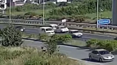 Yolda aniden durunca kazaya neden oldu