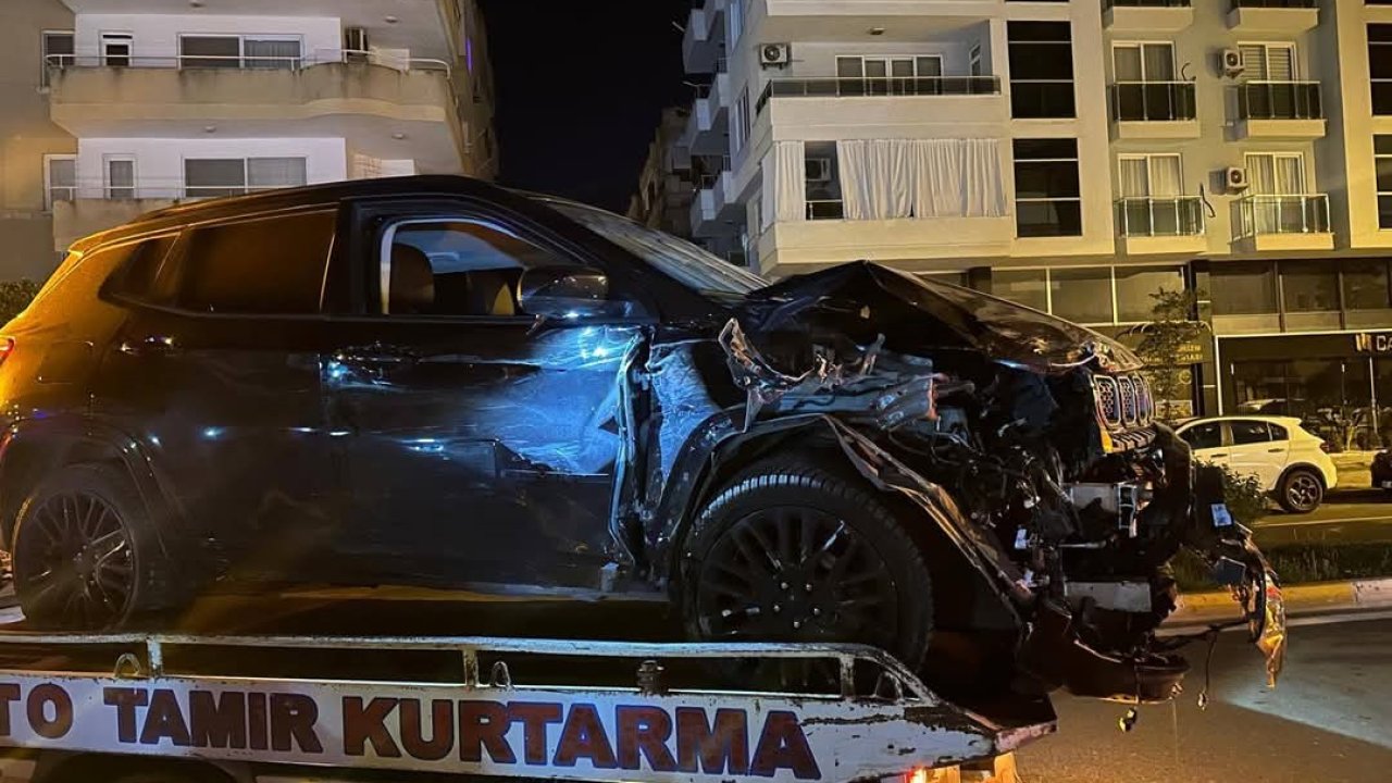 Antalya'da alkollü sürücü park halindeki araçlara çarptı
