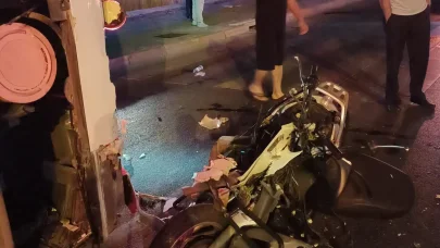Alanya’da kırmızı ışıkta bekleyen otobüse çarpan motosikletin sürücüsü hayatını kaybetti