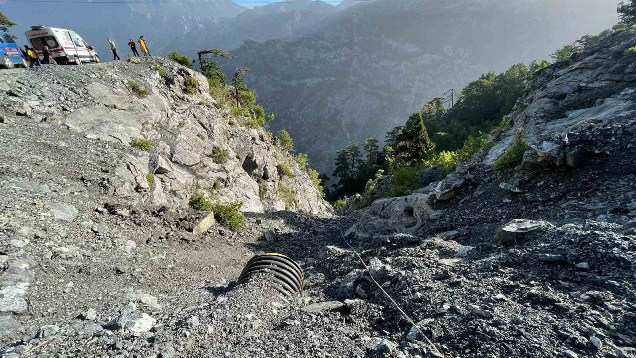 Alanya’da otomobil uçuruma yuvarlandı : 1 ölü