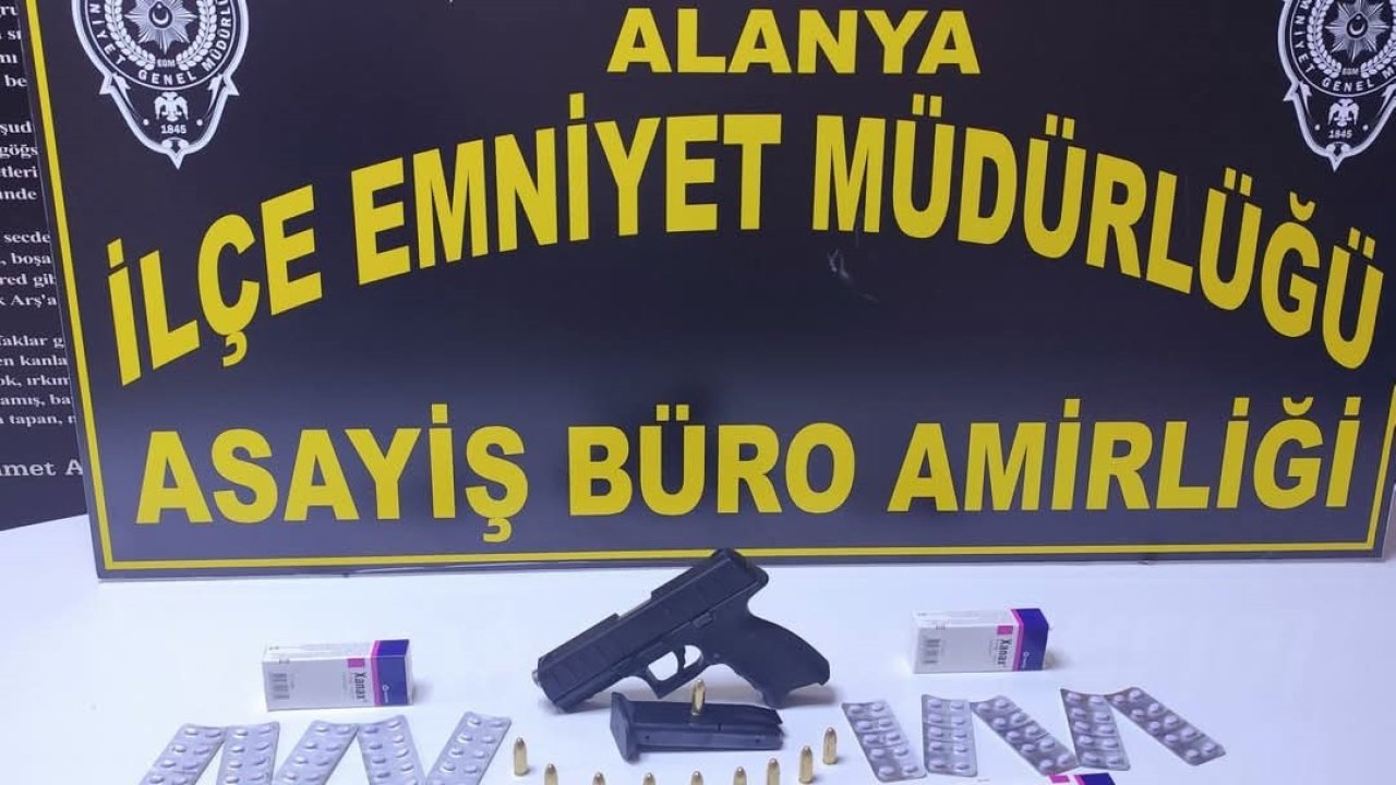 Alanya’da ruhsatsız silah ve uyuşturucu hap ele geçirildi