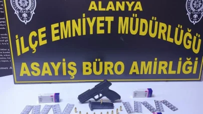 Alanya’da ruhsatsız silah ve uyuşturucu hap ele geçirildi