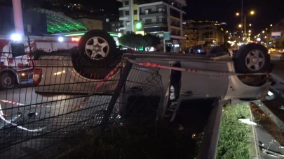 Alanya’da takla atan otomobil hurdaya döndü: 2 yaralı
