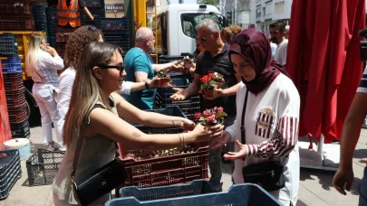 Antalya Büyükşehir’den annelere 25 bin çiçek