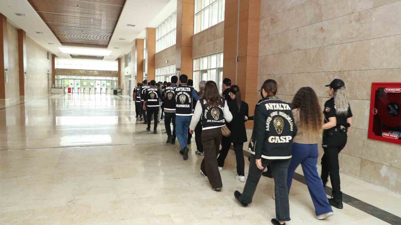Antalya’da "çarşaf" operasyonu: 42 milyon TL’lik mal varlığına el konuldu