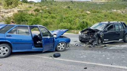 Antalya’da İki Araç Çarpıştı: 1 Ölü, 2 Yaralı