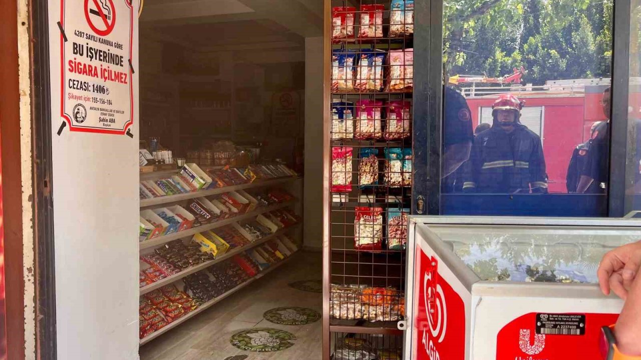 Antalya’da markette yangın korkusu