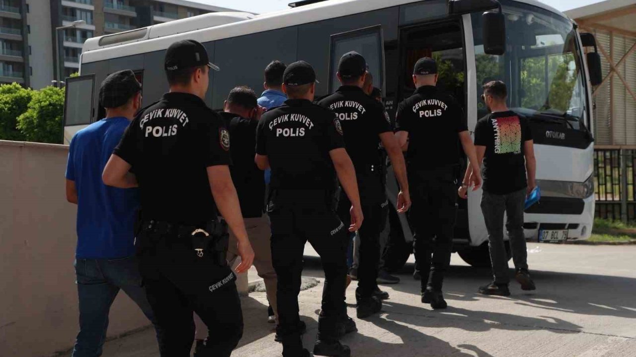 Antalya’da son 2 haftada bin 316 aranan şahıs yakalandı