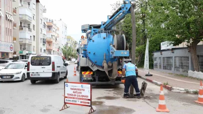 ASAT’ın ana arter ve bulvarlarda yağmur suyu hattı temizliği sürüyor