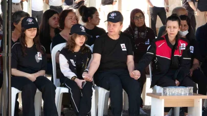 Babalarına, üniformasını giyerek veda ettiler