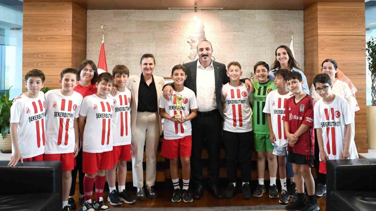 Başkan Kotan şampiyon sporcuları ağırladı
