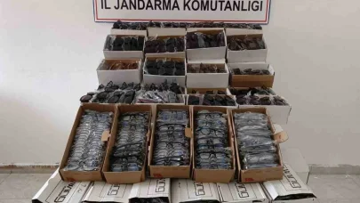 Gazipaşa’da araçta 3 bin kaçak gözlük ele geçirildi