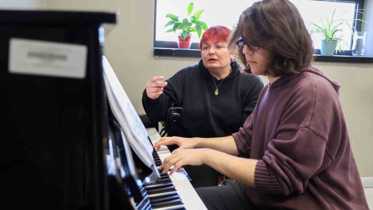 Genç piyanist dünyanın en önemli müzik okullarından birini kazandı
