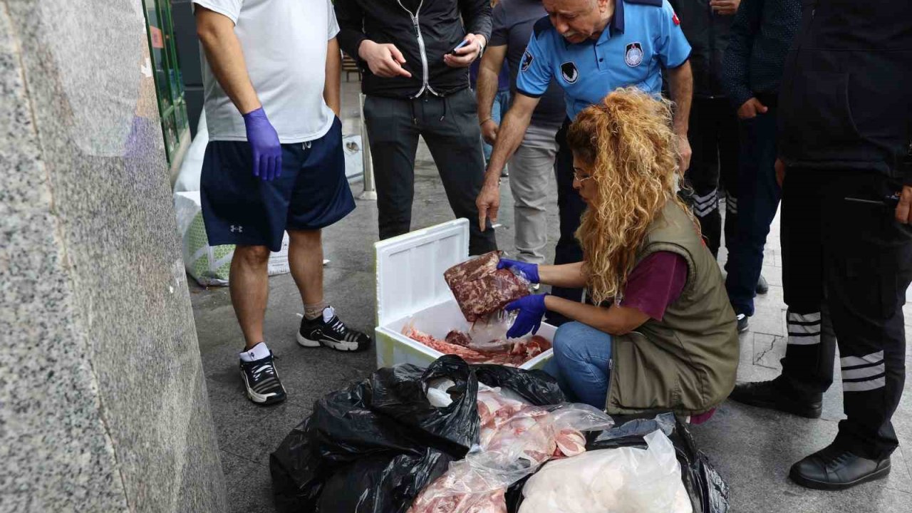 İzmir’den Antalya’ya yolcu otobüsüyle çöp poşetinde 300 kilo et gönderdiler