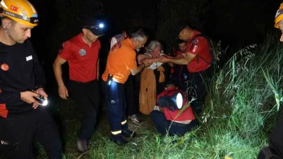 Kaybolan Alzheimer hastası yaşlı kadın 18 saat sonra tarlada bitkin halde bulundu