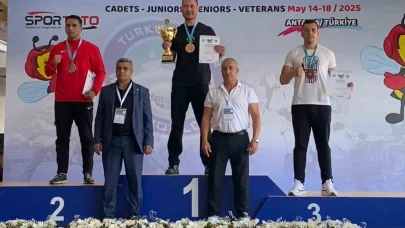 Kemer’in Kick Boks sporcuları dünya şampiyonasından dört madalyayla döndü