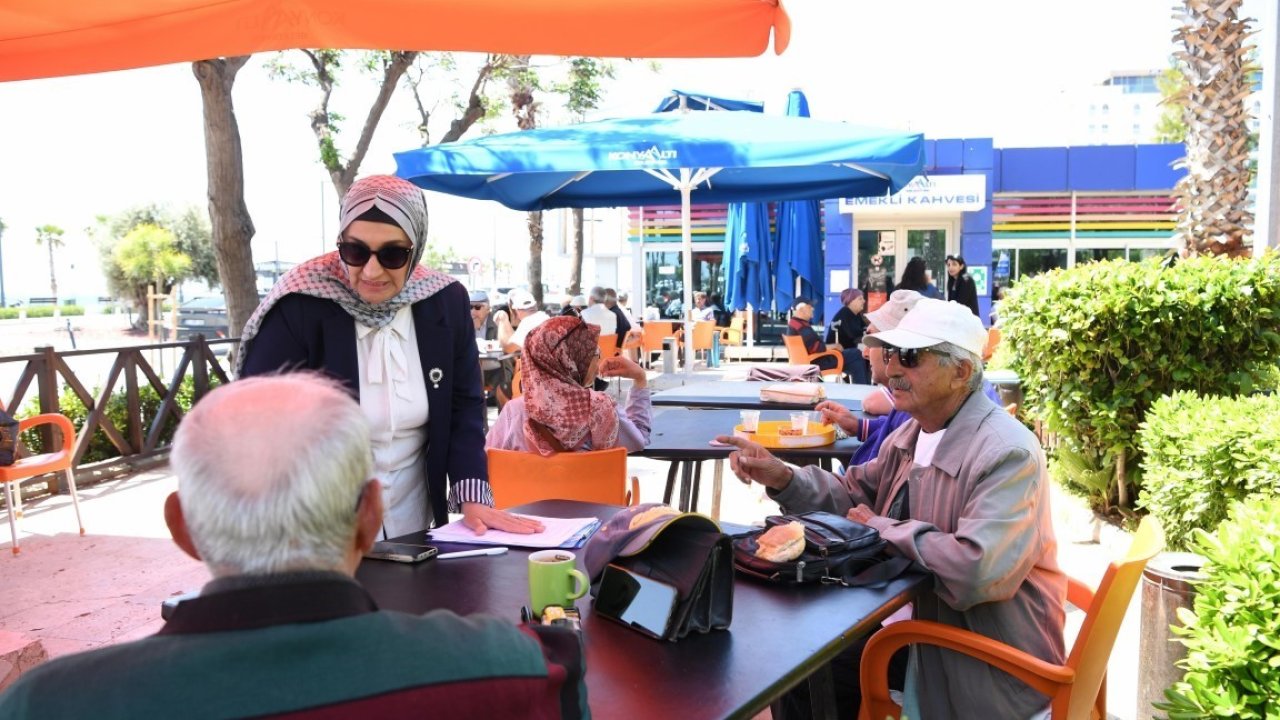 Konyaaltı Belediyesi Emekli Kahvelerinde vatandaşlarla bir araya geldi