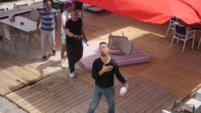 Konyaaltı Sahili’nde kaçak yapılar sökülüyor