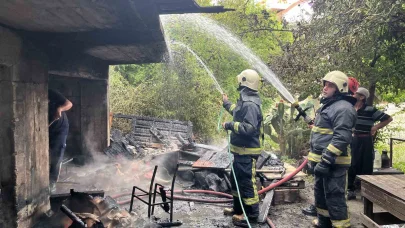 Köy ekmeği yapan kadınlar, ateşi söndürmeden gidince boş bina alev aldı
