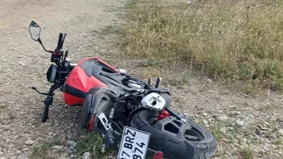 Manavgat’ta motosiklet devrildi: 1 yaralı