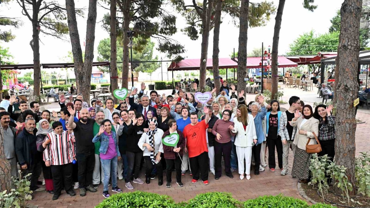 Muratpaşa’da Engelsiz Kafe 10’uncu yılını kutladı