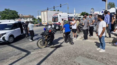 Otomobil ile Yunus polis ekibinin karıştığı kazada 1 polis memuru yaralandı
