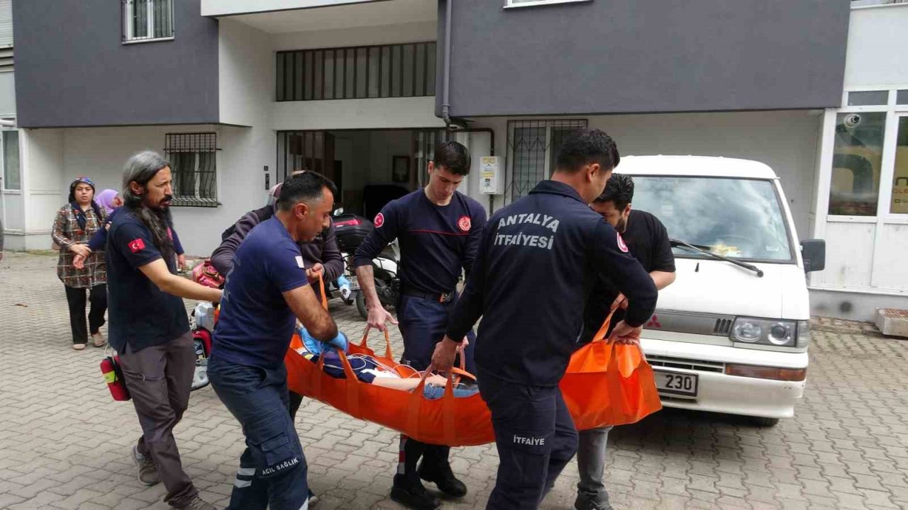 Sağlık ekiplerinin müdahalesi ile hayata döndürüldü, öldüğünü düşünen yakını "Beni de öldürün" diyerek feryat etti