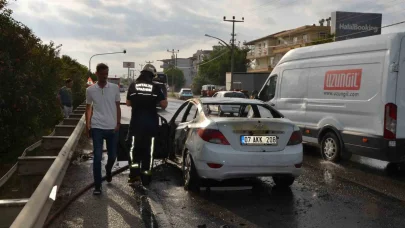 Serik’te seyir halindeki otomobil alev alev yandı