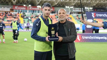 Trendyol Süper Lig: Alanyaspor: 1 - Sivasspor: 0 (İlk yarı)