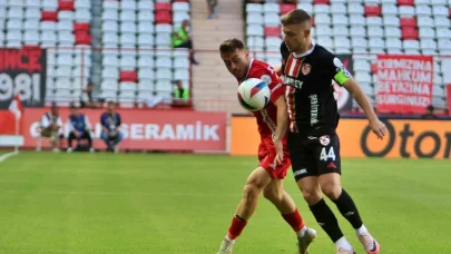 Trendyol Süper Lig: Antalyaspor: 0 - Gaziantep FK: 0 (İlk yarı)