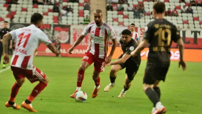 Trendyol Süper Lig: Antalyaspor: 0 - Trabzonspor: 0 (İlk yarı)
