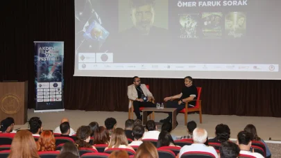 Yönetmen Ömer Faruk Sorak, Akdeniz Üniversitesi’nde öğrencilerle buluştu