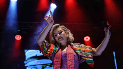 4. Uluslararası Antalya Yörük Türkmen Festivali’nde Funda Arar coşkusu