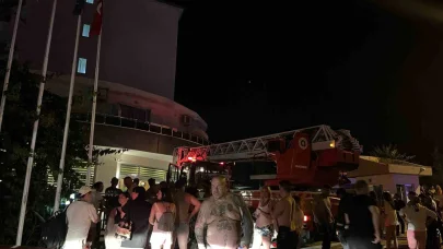5 yıldızlı oteldeki yangında tahliye edilen 622 turist civar otellere yerleştirildi