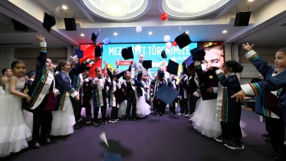 Antalya OSB’nin minikleri mezuniyet sevincini kep atarak kutladı